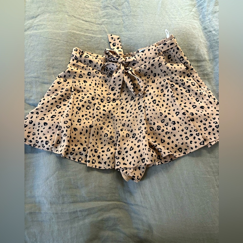 Aritzia Sunday Best Leopard Shorts.
